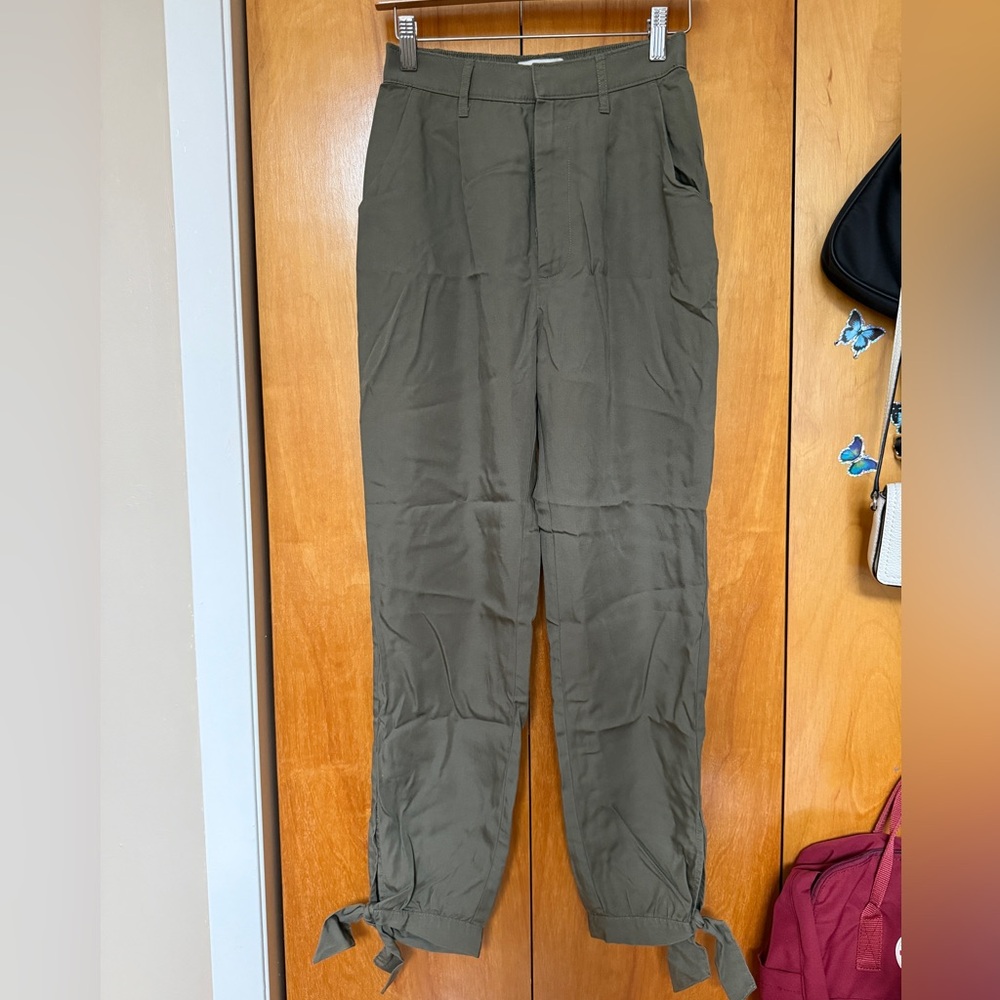 Abercrombie & Fitch women’s cargo pants